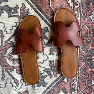 Universal Thread Slide Sandal
